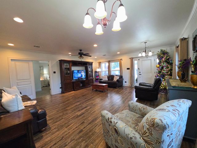 255 West 24th Street, Larose, LA 70373