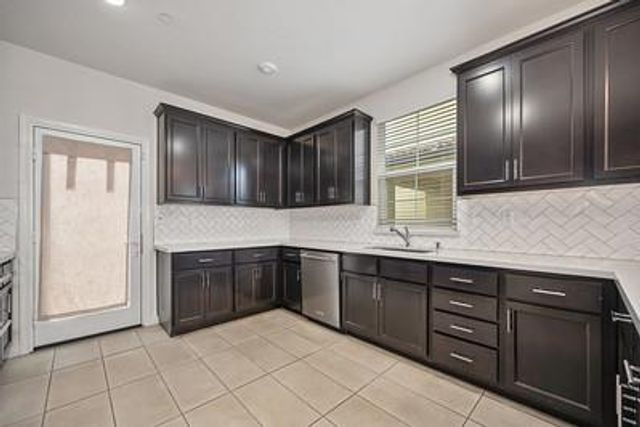 38 Huddlestone Cir, Roseville, CA 95661