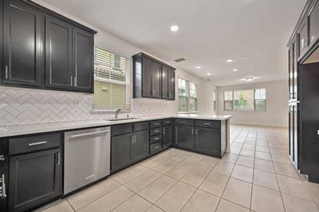 38 Huddlestone Cir, Roseville, CA 95661