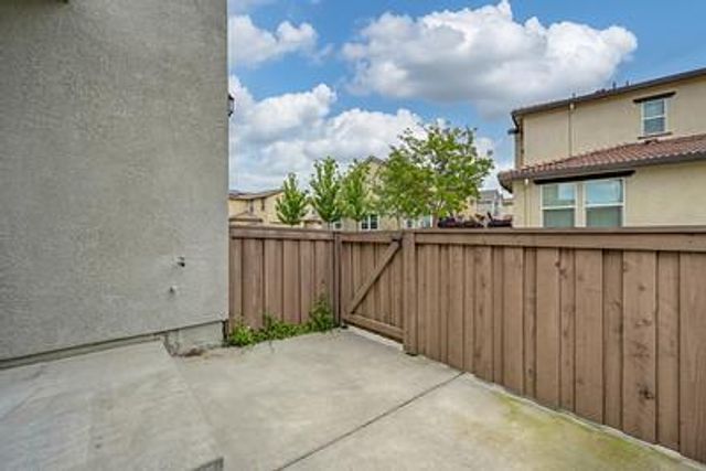 38 Huddlestone Cir, Roseville, CA 95661