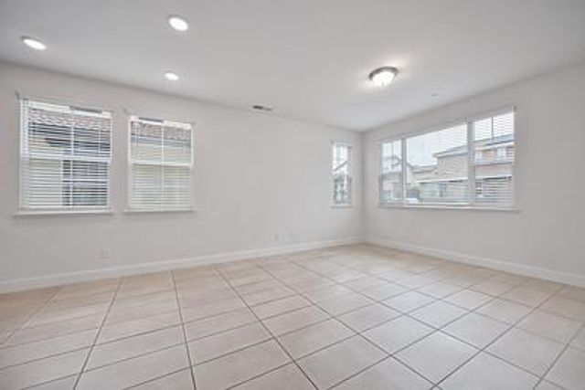 38 Huddlestone Cir, Roseville, CA 95661
