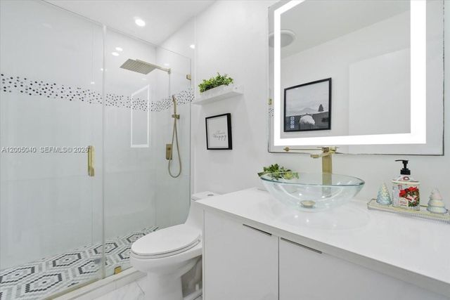 740 SW 7th Ave, Hallandale Beach, FL 33009