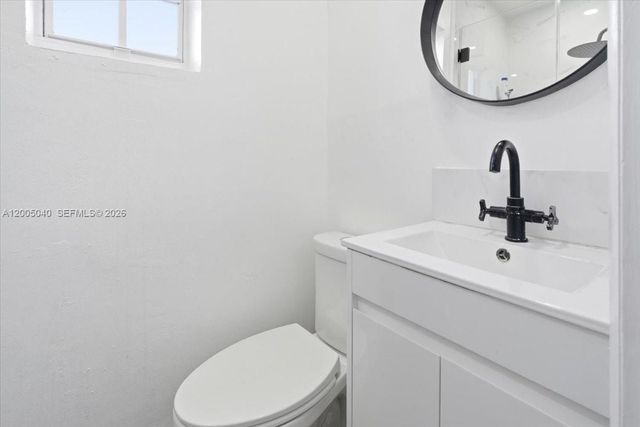 740 SW 7th Ave, Hallandale Beach, FL 33009