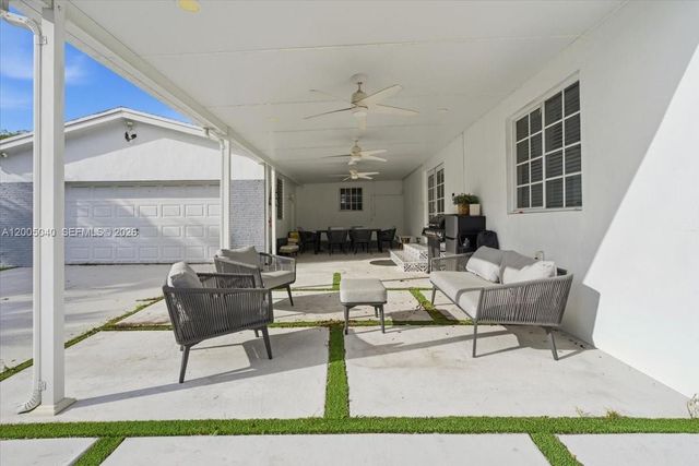 740 SW 7th Ave, Hallandale Beach, FL 33009