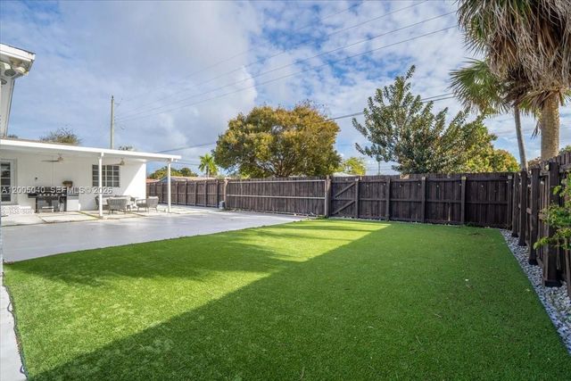 740 SW 7th Ave, Hallandale Beach, FL 33009