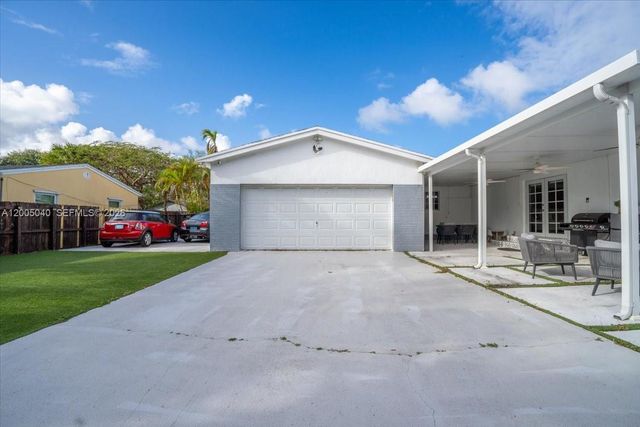 740 SW 7th Ave, Hallandale Beach, FL 33009