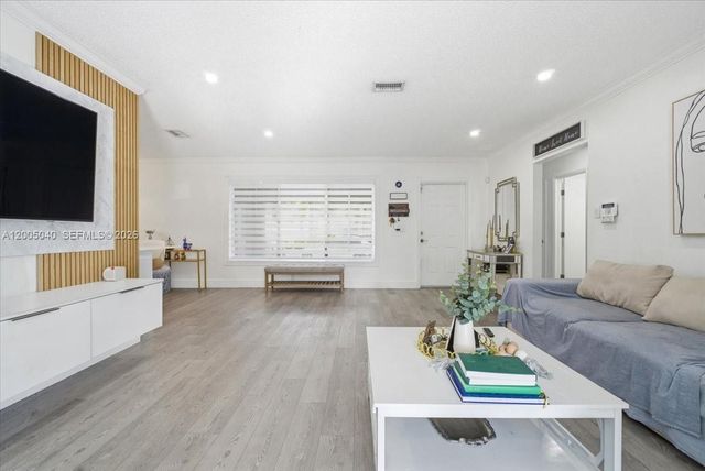 740 SW 7th Ave, Hallandale Beach, FL 33009