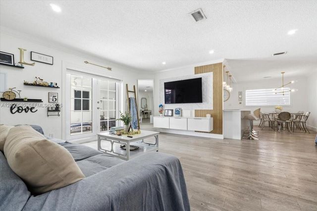 740 SW 7th Ave, Hallandale Beach, FL 33009