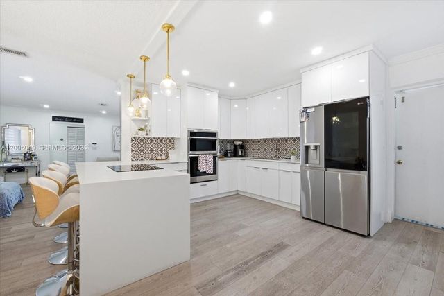 740 SW 7th Ave, Hallandale Beach, FL 33009