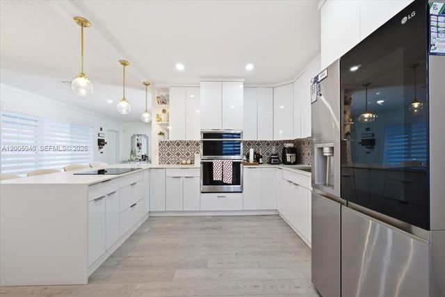 740 SW 7th Ave, Hallandale Beach, FL 33009