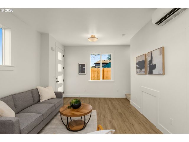 5224 Se Knapp, Portland, OR 97206