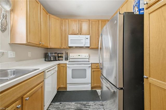 1864 Kempsville Crossing Ln, Virginia Beach, VA 23464