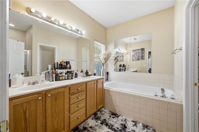 1864 Kempsville Crossing Ln, Virginia Beach, VA 23464