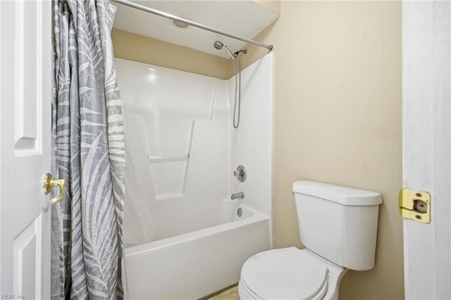 1864 Kempsville Crossing Ln, Virginia Beach, VA 23464