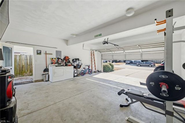 1864 Kempsville Crossing Ln, Virginia Beach, VA 23464