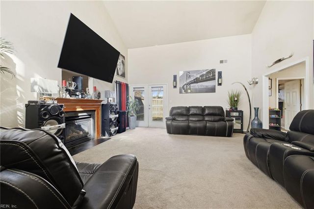 1864 Kempsville Crossing Ln, Virginia Beach, VA 23464