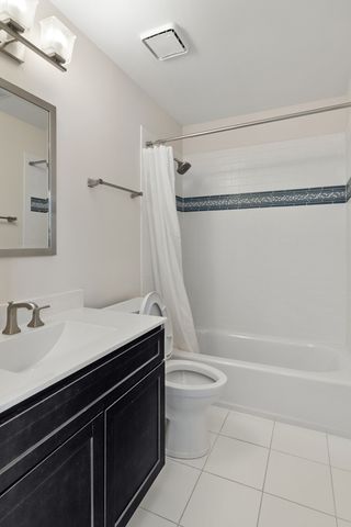 303 Glen Leven Court 303, Schaumburg, IL 60194