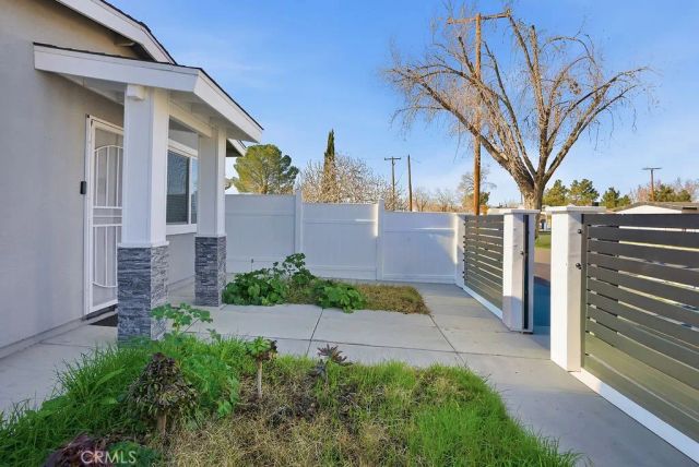 552 W Avenue H8, Lancaster, CA 93534