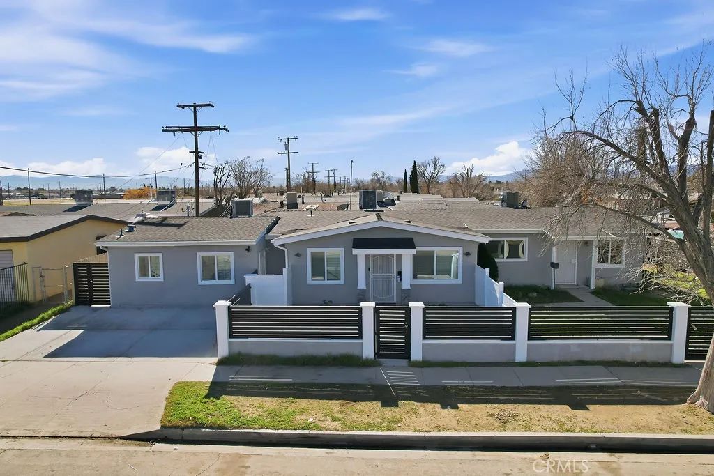 552 W Avenue H8, Lancaster, CA 93534