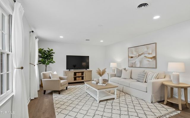 867 Northeast Wayne Avenue, Abingdon, VA 24210