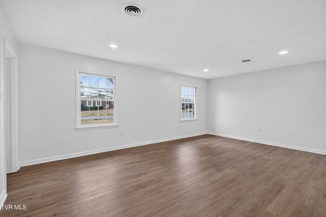 867 Northeast Wayne Avenue, Abingdon, VA 24210