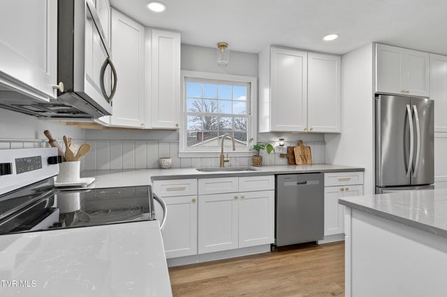 867 Northeast Wayne Avenue, Abingdon, VA 24210