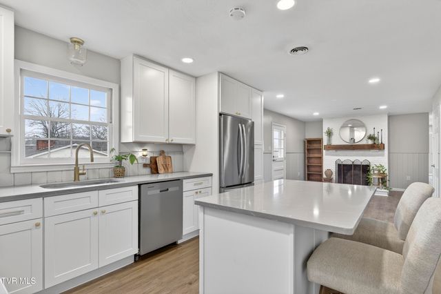 867 Northeast Wayne Avenue, Abingdon, VA 24210