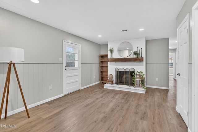 867 Northeast Wayne Avenue, Abingdon, VA 24210