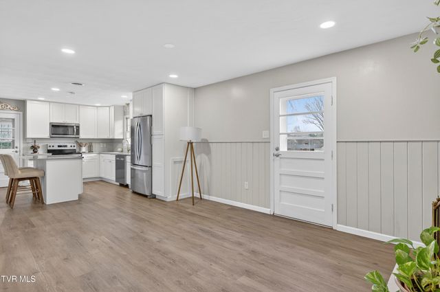 867 Northeast Wayne Avenue, Abingdon, VA 24210