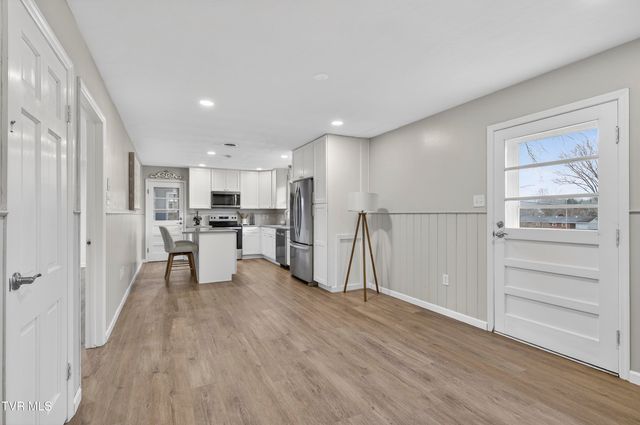 867 Northeast Wayne Avenue, Abingdon, VA 24210