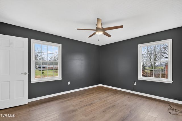 867 Northeast Wayne Avenue, Abingdon, VA 24210