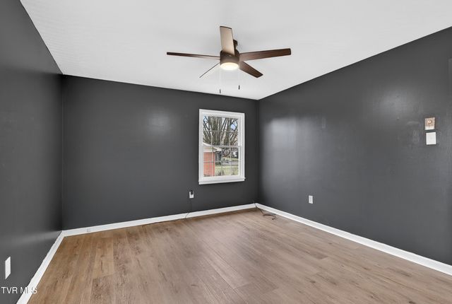 867 Northeast Wayne Avenue, Abingdon, VA 24210