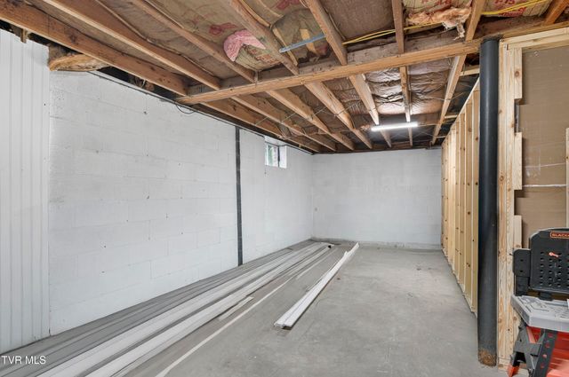 867 Northeast Wayne Avenue, Abingdon, VA 24210