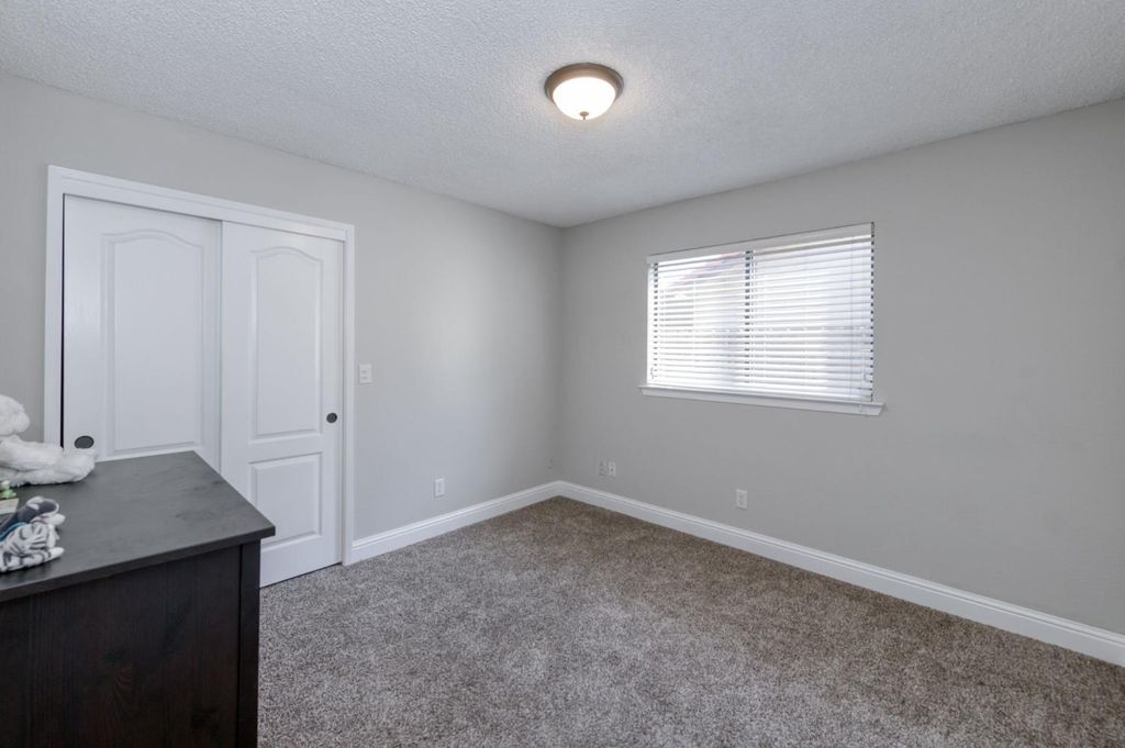 Image 15 of property listing at 2210 E Jon Drive, Fresno, CA 93720