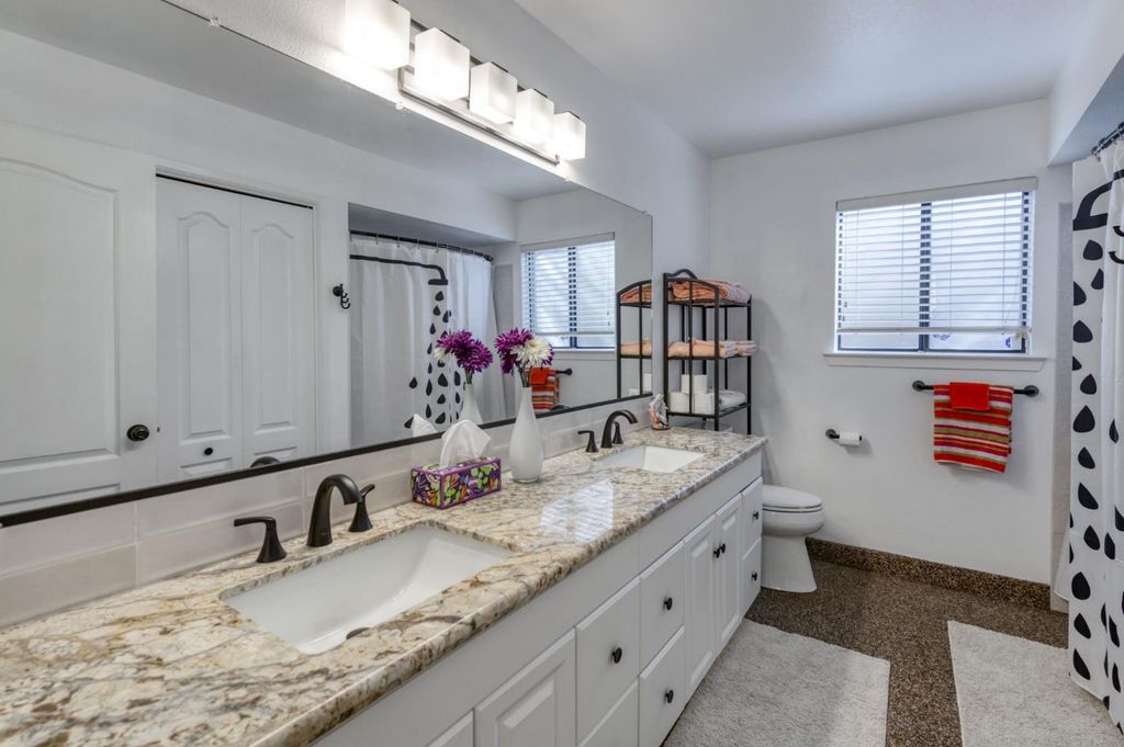 Image 16 of property listing at 2210 E Jon Drive, Fresno, CA 93720