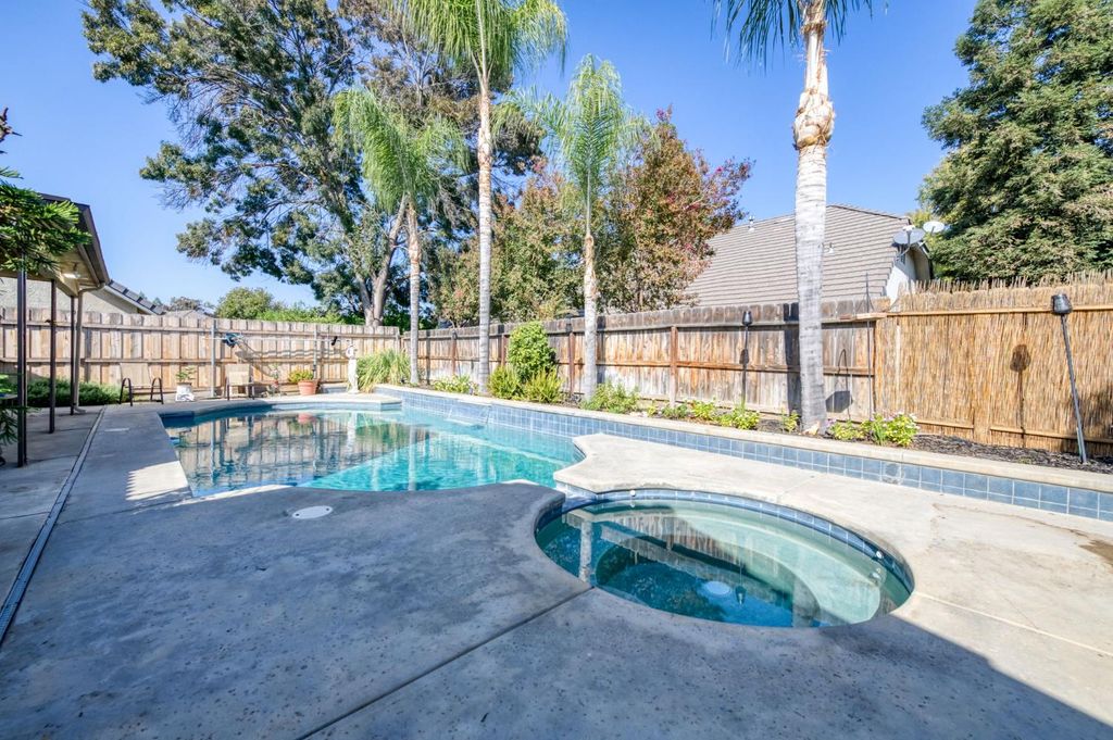 Image 21 of property listing at 2210 E Jon Drive, Fresno, CA 93720