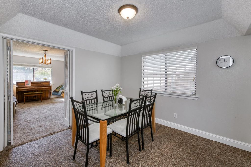 Image 6 of property listing at 2210 E Jon Drive, Fresno, CA 93720
