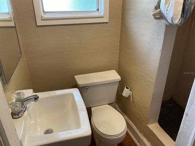 1648 27TH AVENUE N 2, St Petersburg, FL 33713
