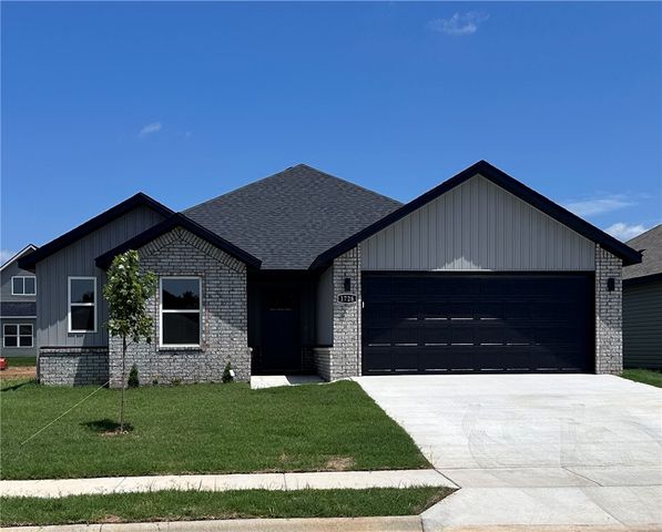 1728 Gerald Shay Road, Gentry, AR 72734