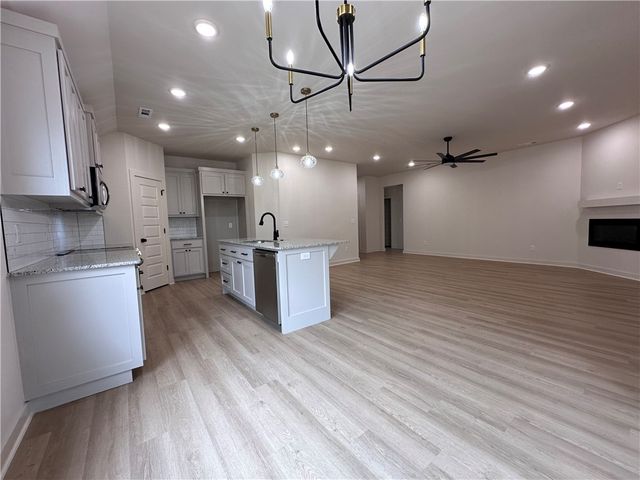 1728 Gerald Shay Road, Gentry, AR 72734