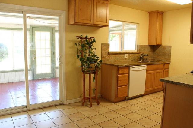 602 Brookwood Rd, Roseville, CA 95678