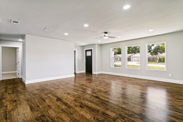 3504 Westfield Avenue, Fort Worth, TX 76133