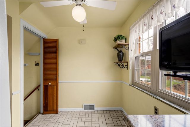 2027 Brookfield Rd, Scott Twp, PA 15243