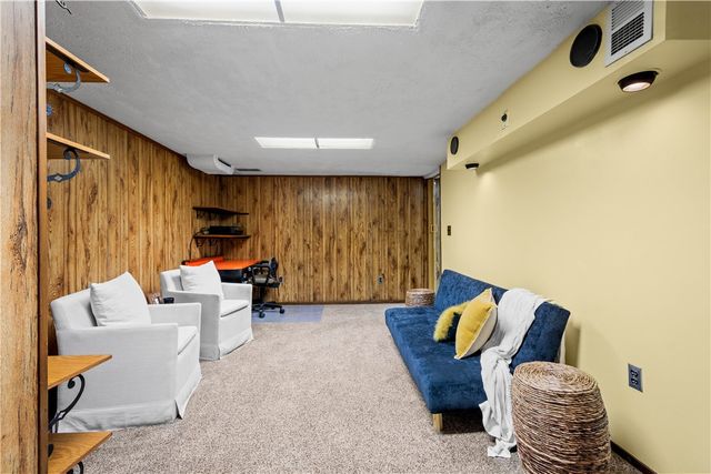 2027 Brookfield Rd, Scott Twp, PA 15243