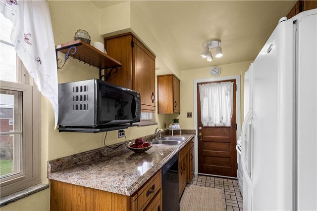 2027 Brookfield Rd, Scott Twp, PA 15243