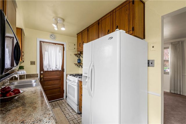 2027 Brookfield Rd, Scott Twp, PA 15243