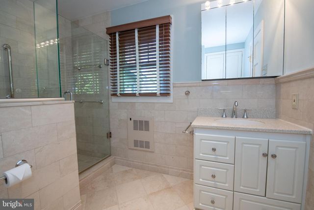 1004 SPRING VALLEY RD, Jenkintown, PA 19046