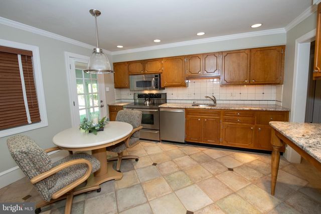 1004 SPRING VALLEY RD, Jenkintown, PA 19046