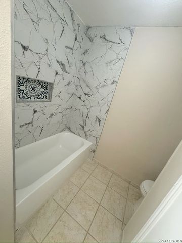 9227 BLOCKADE DR, San Antonio, TX 78240