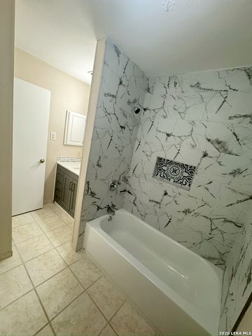 9227 BLOCKADE DR, San Antonio, TX 78240